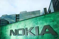  Компания Nokia подшутила над iPhone 5c от Apple